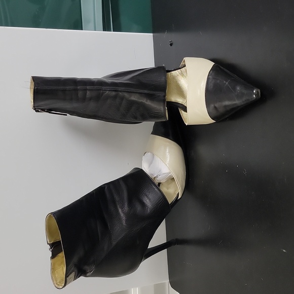 Chanel Heels - Picture 1 of 9